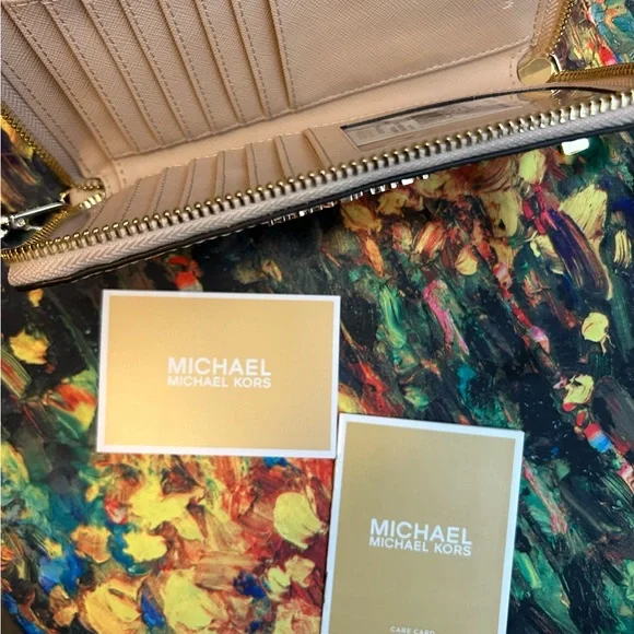 Michael Kors Women's Jet Set Large Flat Multifunction Phone Case - Picture 4 of 9